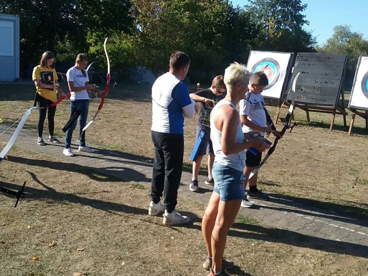 Schläger mit Bogen getauscht