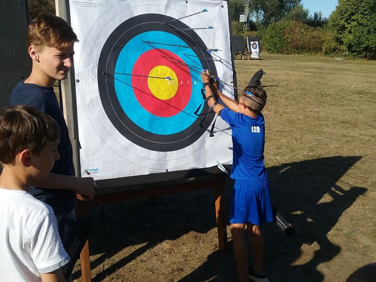 Schläger mit Bogen getauscht